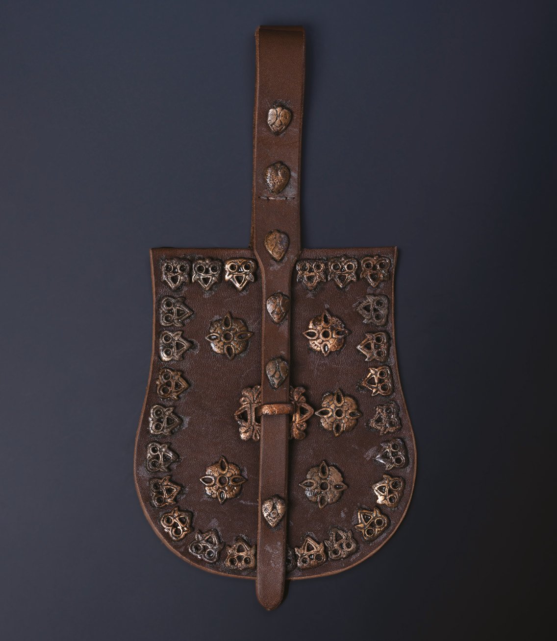 Karos-Eperjesszög II. temető 41. sír veretes tarsoly